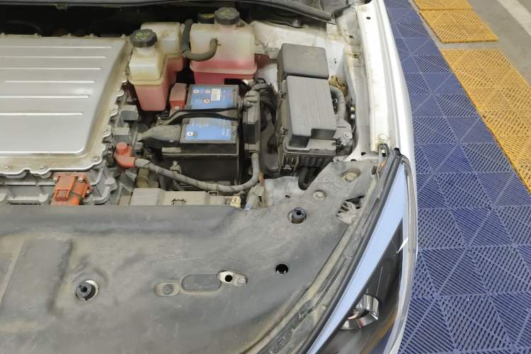 Used BYD e5 2017 300 Prestige Edition Engine Bay Left