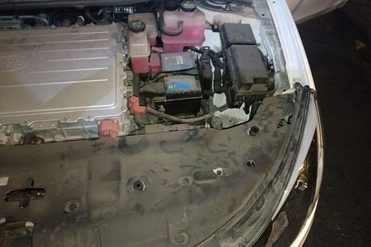Used BYD e5 2017 300 Prestige Edition Engine Bay Left