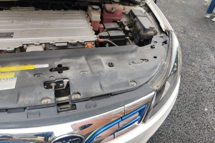 Used BYD e5 2017 300 Prestige Edition Engine Bay Left