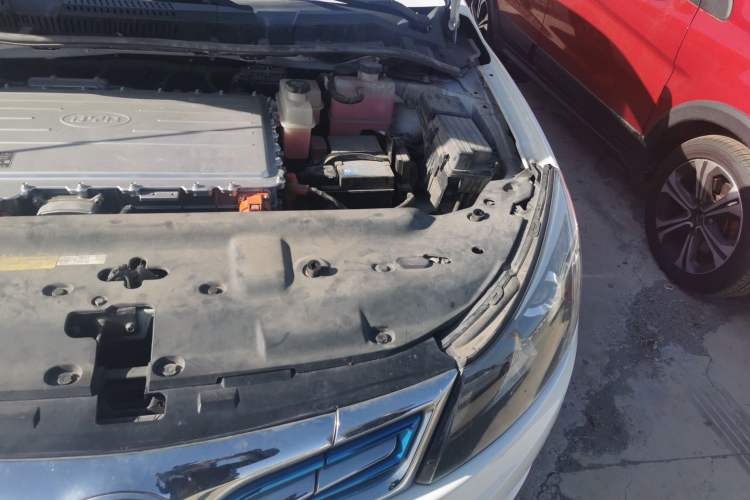Used BYD e5 2017 300 Prestige Edition Engine Bay Left