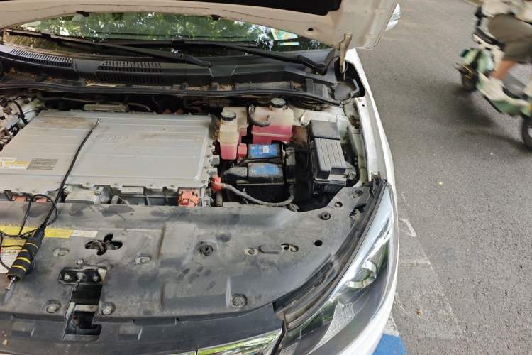 Used BYD e5 2017 300 Prestige Edition Engine Bay Left