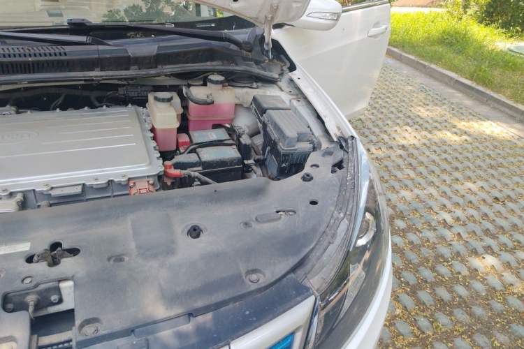 Used BYD e5 2017 300 Prestige Edition Engine Bay Left