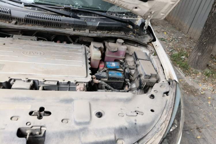 Used BYD e5 2017 300 Prestige Edition Engine Bay Left