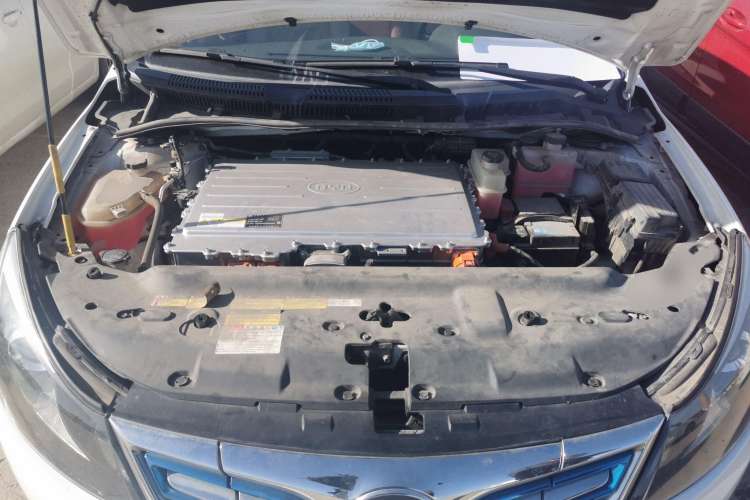 Used BYD e5 2017 300 Prestige Edition Engine Bay