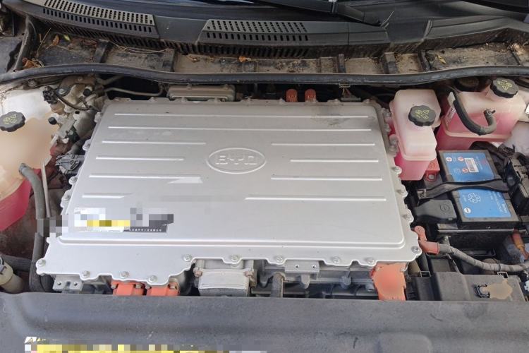 Used BYD e5 2017 300 Prestige Edition Engine Bay