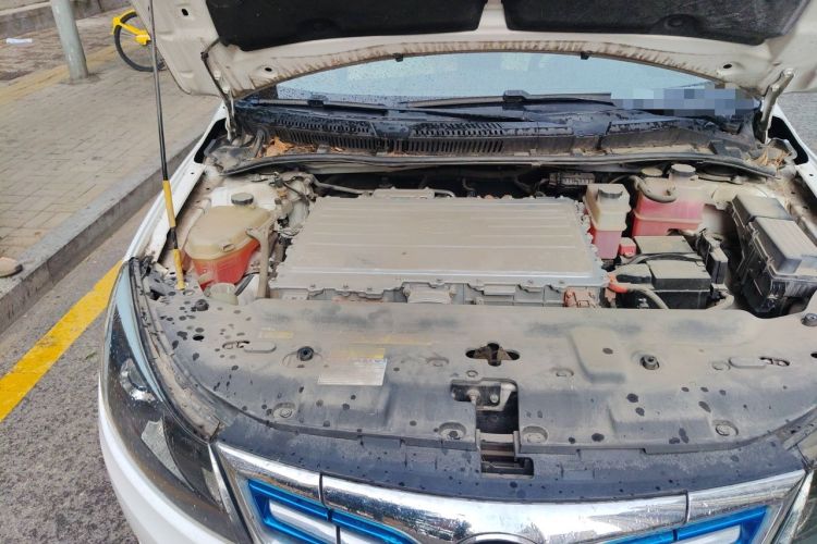 Used BYD e5 2017 300 Prestige Edition Engine Bay Right