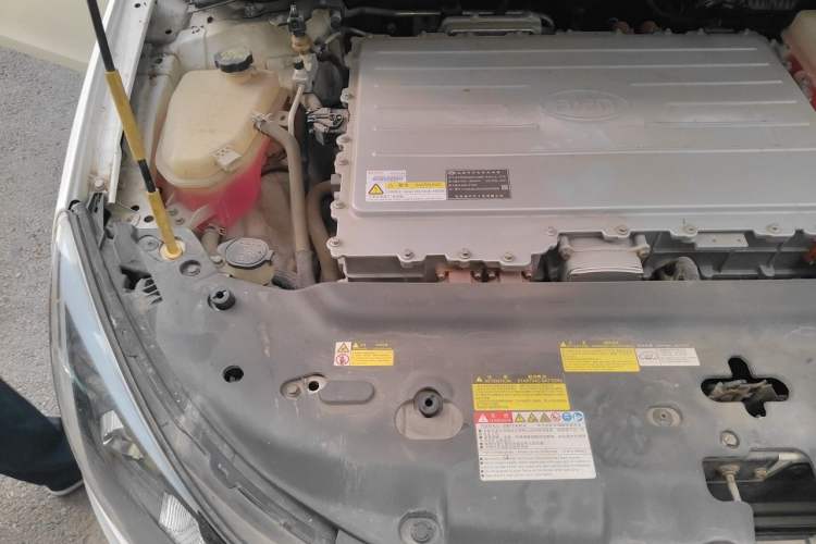 Used BYD e5 2017 300 Prestige Edition Engine Bay Right