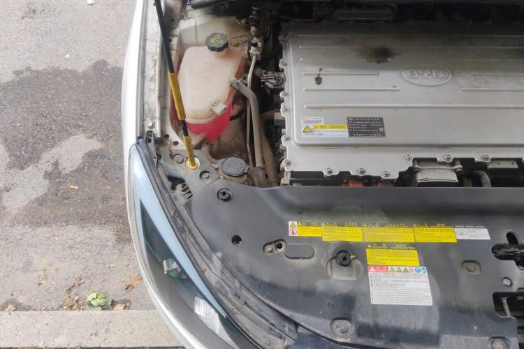 Used BYD e5 2017 300 Prestige Edition Engine Bay Right