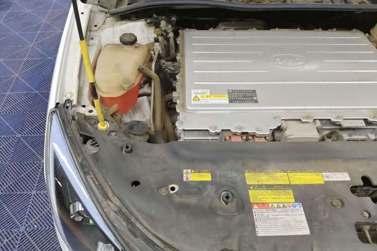 Used BYD e5 2017 300 Prestige Edition Engine Bay Right