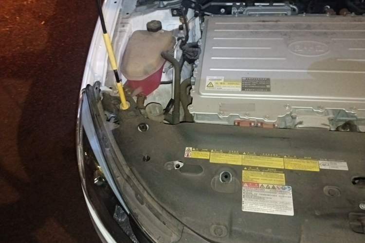 Used BYD e5 2017 300 Prestige Edition Engine Bay Right