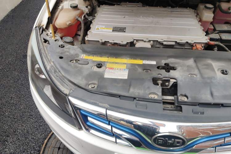 Used BYD e5 2017 300 Prestige Edition Engine Bay Right