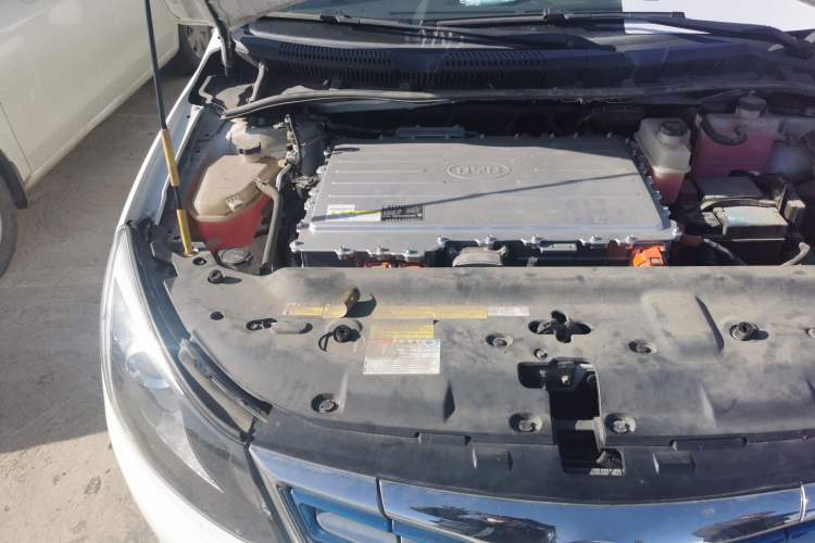 Used BYD e5 2017 300 Prestige Edition Engine Bay Right
