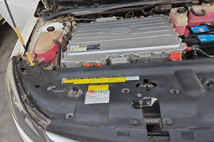 Used BYD e5 2017 300 Prestige Edition Engine Bay Right