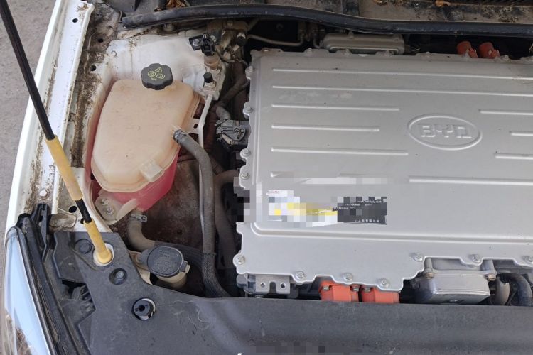 Used BYD e5 2017 300 Prestige Edition Engine Bay Right