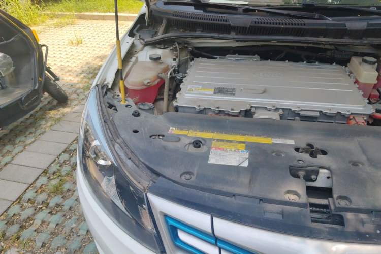 Used BYD e5 2017 300 Prestige Edition Engine Bay Right