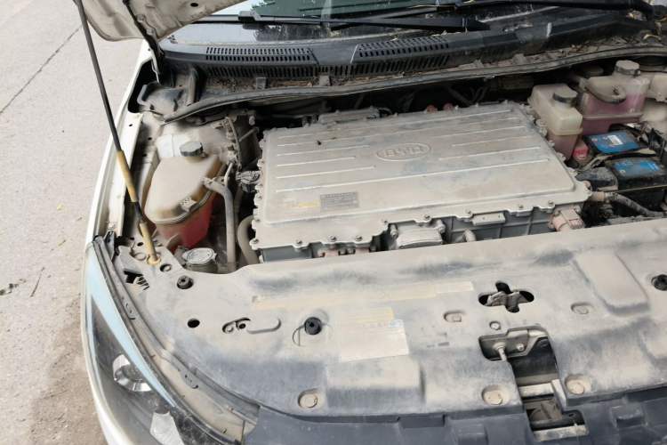 Used BYD e5 2017 300 Prestige Edition Engine Bay Right