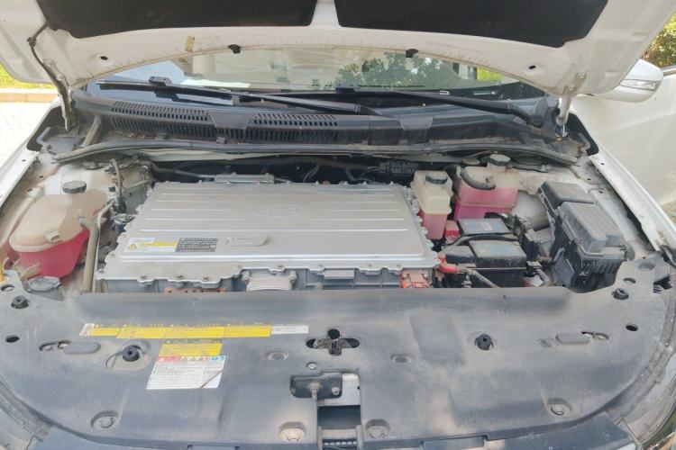 Used BYD e5 2017 300 Prestige Edition Engine Bay
