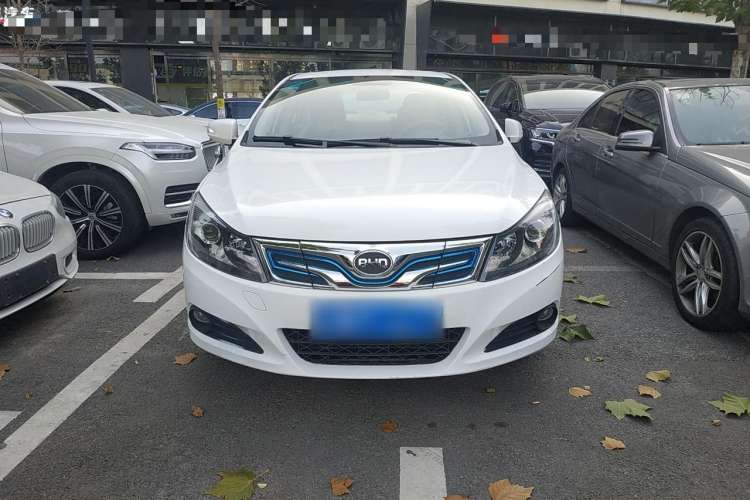 Used BYD e5 2017 300 Prestige Edition Exterior 1