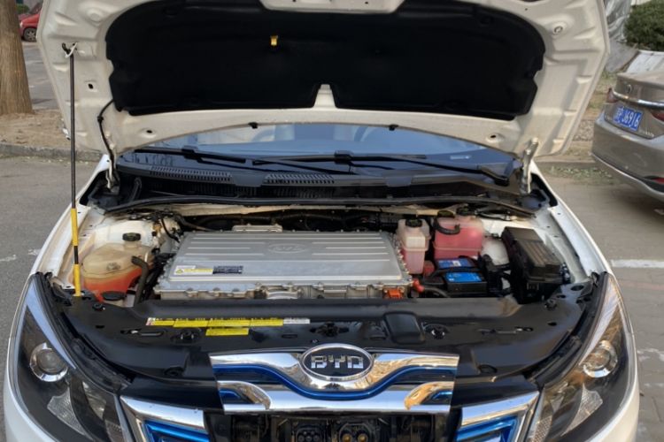 Used BYD e5 2017 300 Prestige Edition Exterior 11