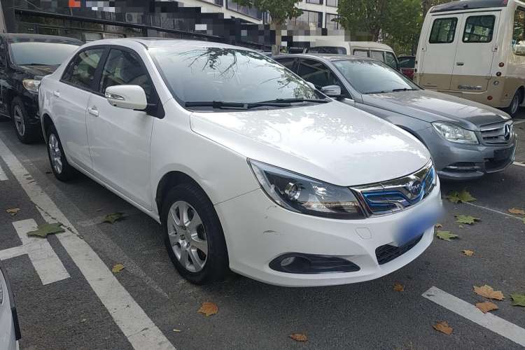 Used BYD e5 2017 300 Prestige Edition Exterior 2