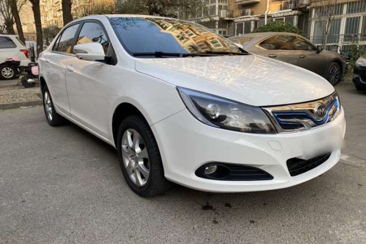 Used BYD e5 2017 300 Prestige Edition Exterior 2