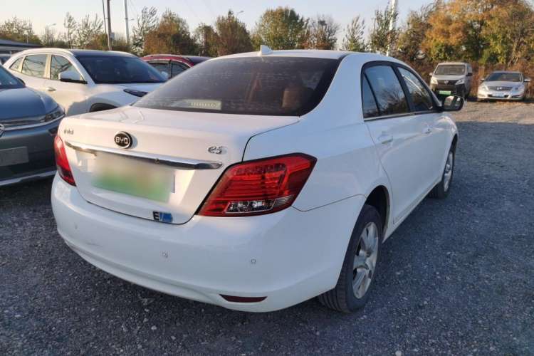 Used BYD e5 2017 300 Prestige Edition Exterior 3