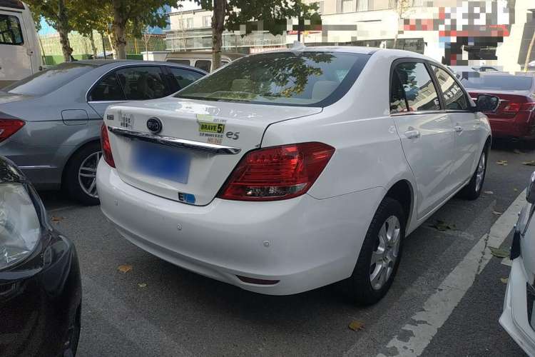 Used BYD e5 2017 300 Prestige Edition Exterior 3