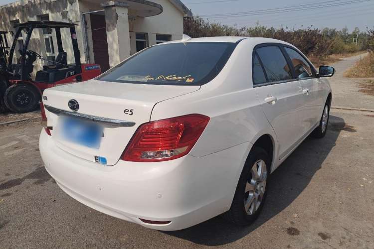 Used BYD e5 2017 300 Prestige Edition Exterior 3