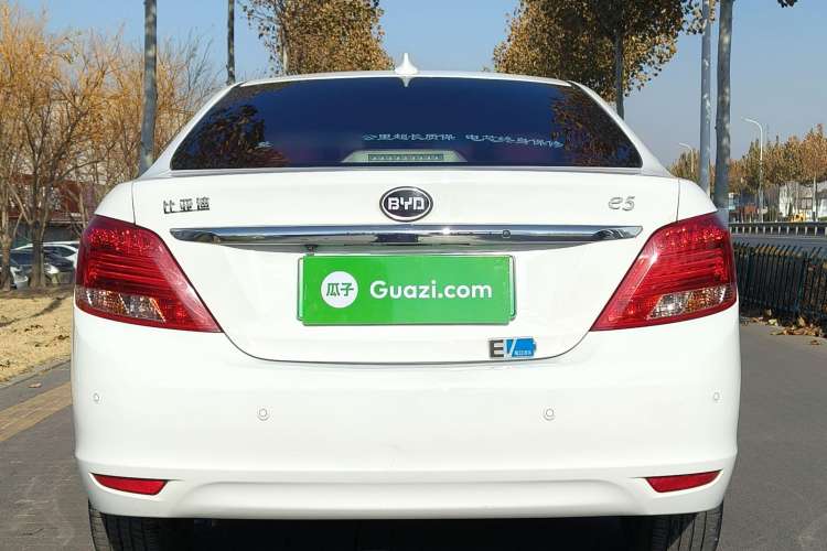 Used BYD e5 2017 300 Prestige Edition Exterior 3