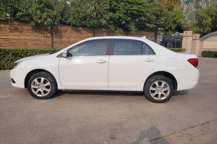 Used BYD e5 2017 300 Prestige Edition Exterior 3
