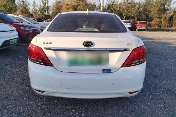 Used BYD e5 2017 300 Prestige Edition Exterior 4