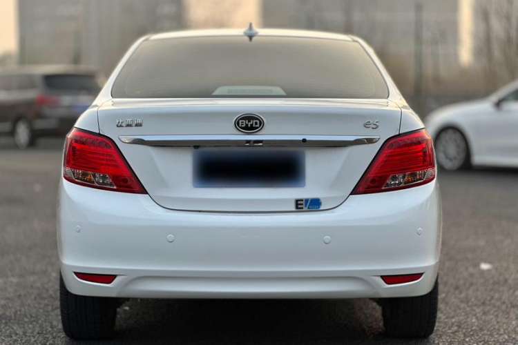 Used BYD e5 2017 300 Prestige Edition Exterior 4