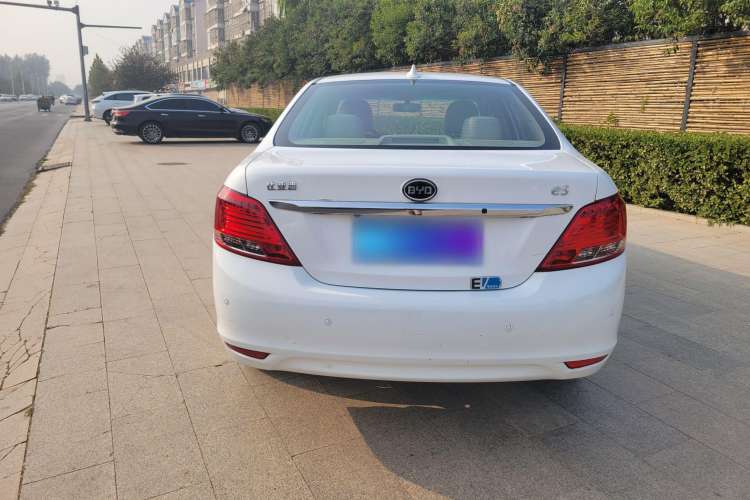 Used BYD e5 2017 300 Prestige Edition Exterior 5