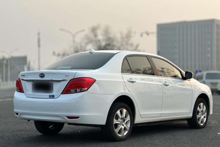Used BYD e5 2017 300 Prestige Edition Exterior 5