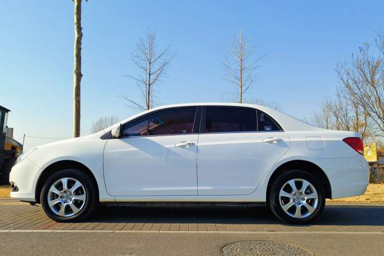 Used BYD e5 2017 300 Prestige Edition Exterior 6