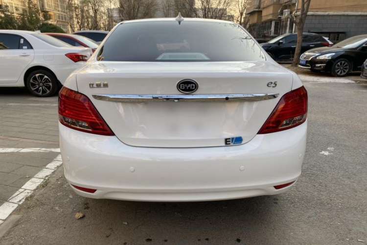 Used BYD e5 2017 300 Prestige Edition Exterior 6