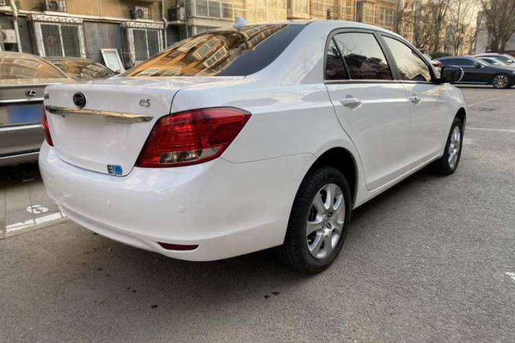 Used BYD e5 2017 300 Prestige Edition Exterior 7