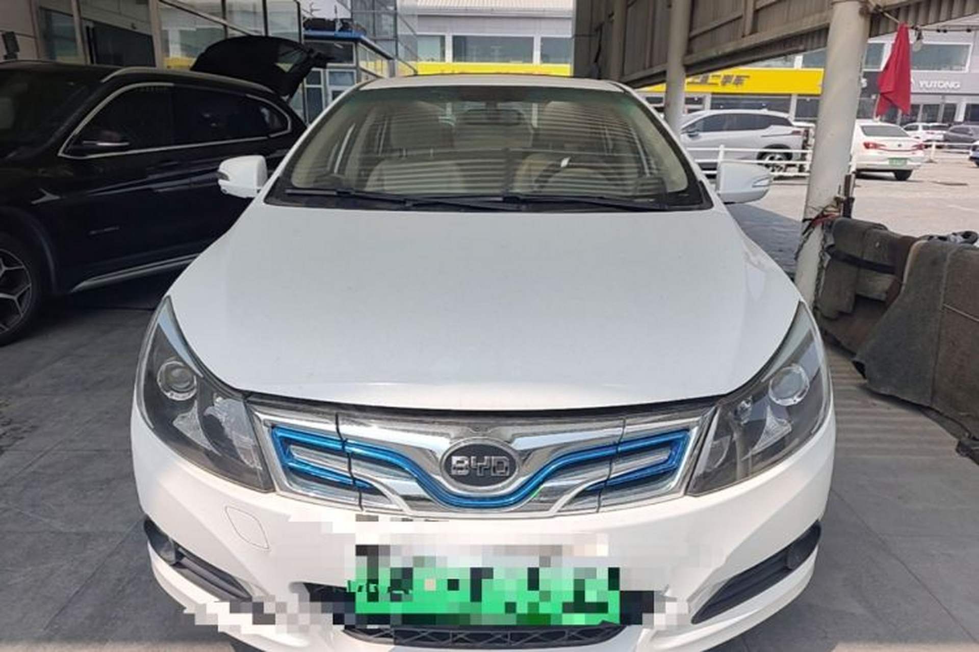 Used BYD e5 2017 300 Prestige Edition Front