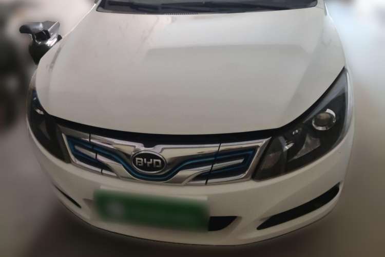 Used BYD e5 2017 300 Prestige Edition Front