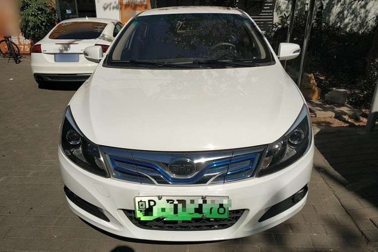 Used BYD e5 2017 300 e-Comfort Edition Front