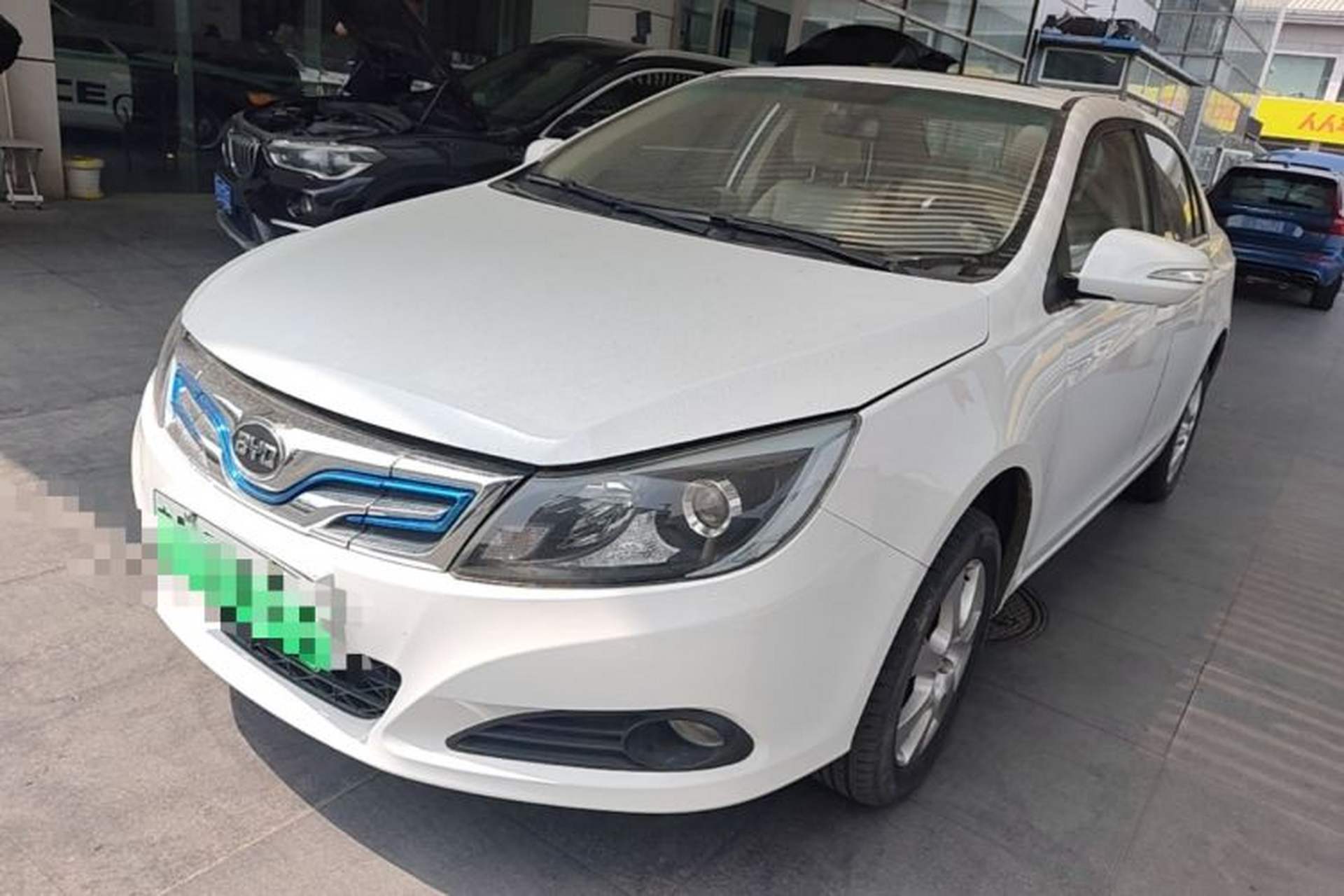 Used BYD e5 2017 300 Prestige Edition Front Left 45 Deg