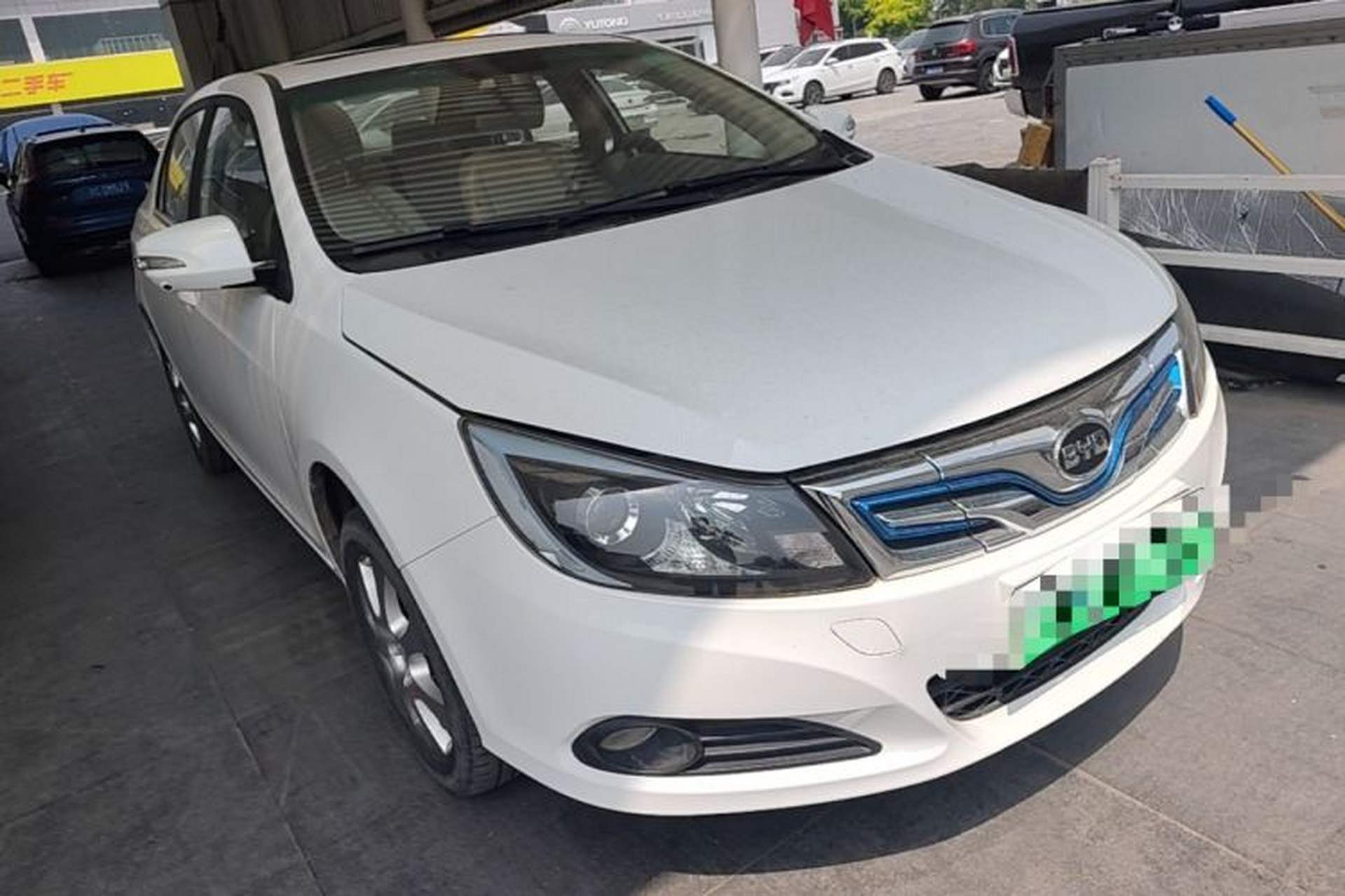 Used BYD e5 2017 300 Prestige Edition Front Right 45 Deg