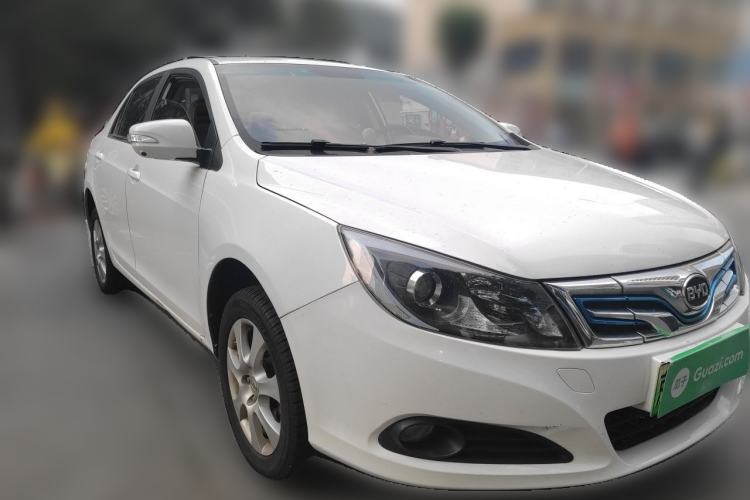 Used BYD e5 2017 300 Prestige Edition Front Right 45 Deg