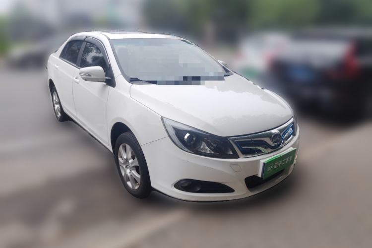 Used BYD e5 2017 300 Prestige Edition Front Right 45 Deg