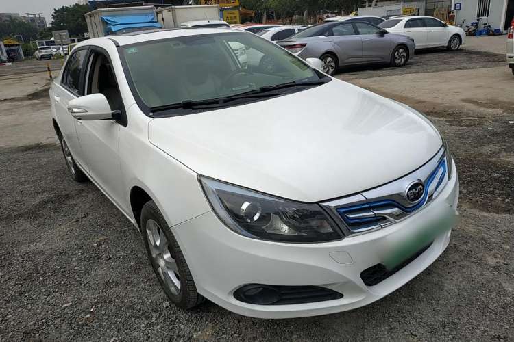 Used BYD e5 2017 300 Prestige Edition Front Right 45 Deg