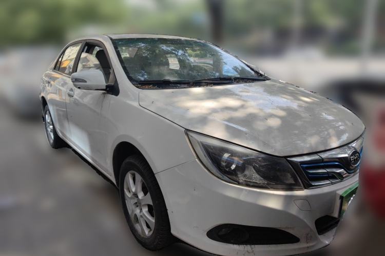 Used BYD e5 2017 300 Prestige Edition Front Right 45 Deg