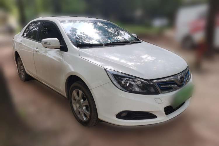 Used BYD e5 2017 300 Prestige Edition Front Right 45 Deg