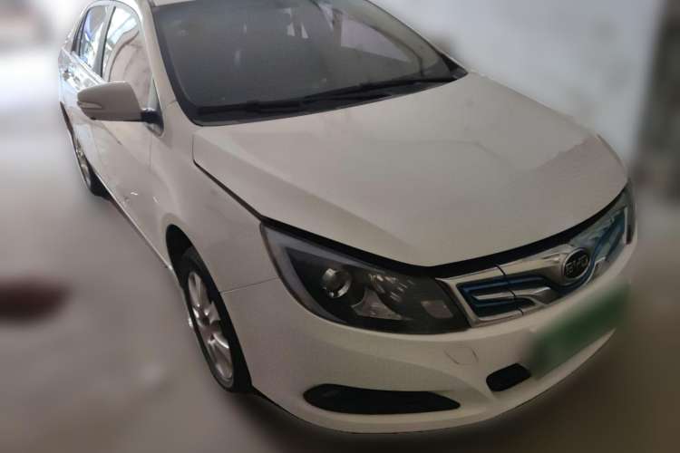 Used BYD e5 2017 300 Prestige Edition Front Right 45 Deg
