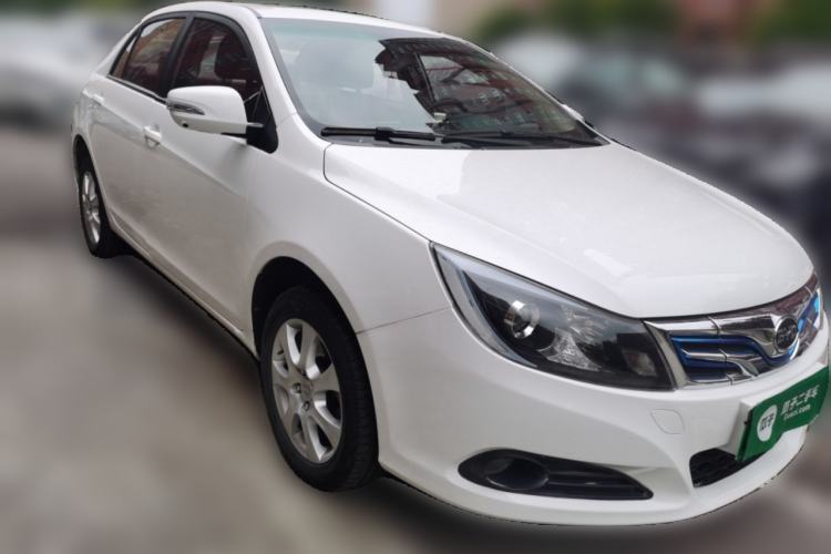 Used BYD e5 2017 300 Prestige Edition Front Right 45 Deg