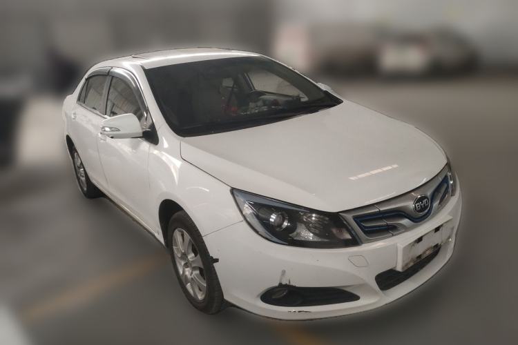 Used BYD e5 2017 300 Prestige Edition Front Right 45 Deg